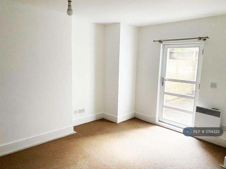 2 bedroom flat in Cranbourne Terrace, Manchester, M21 (2 bed) (#2714333)