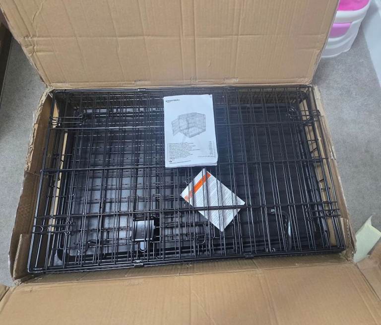 Medium Metal Dog Crate/Cage with Tray, Durable and Foldable Dog Cage with Single Door, Black