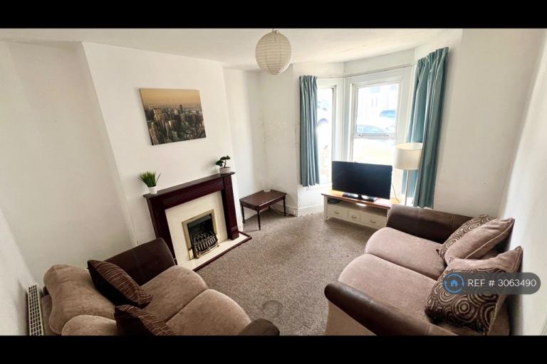 3 bedroom house in West Hill Road, Plymouth, PL4 (3 bed) (#3063490)