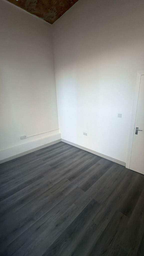 Commercial Studios to rent in Canning Town