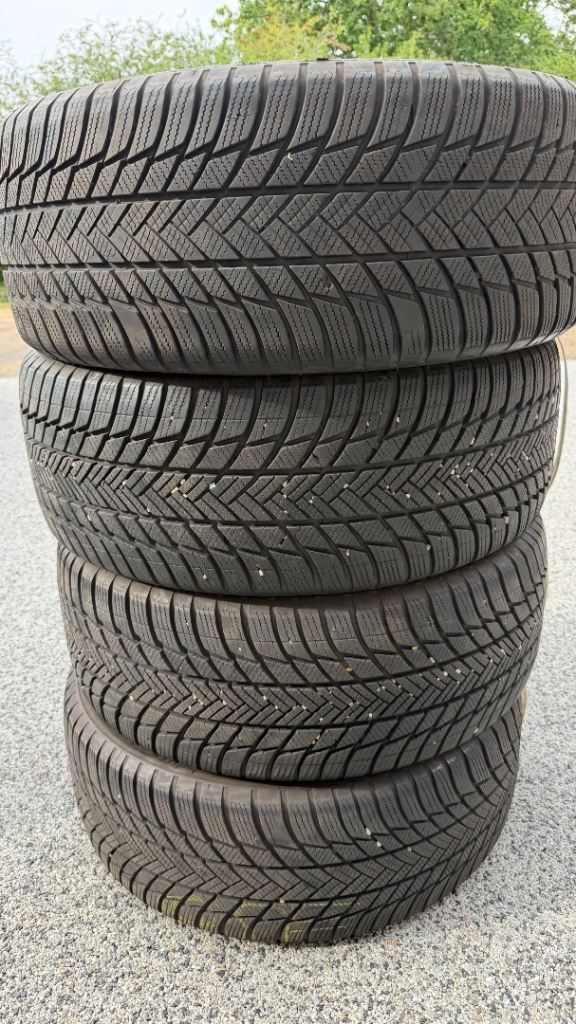 Bridgestone Blizzak LM001 Tyres (x4) 235 50 R19  H 99