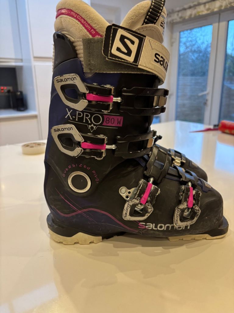 Ladies Salomon ski boots 