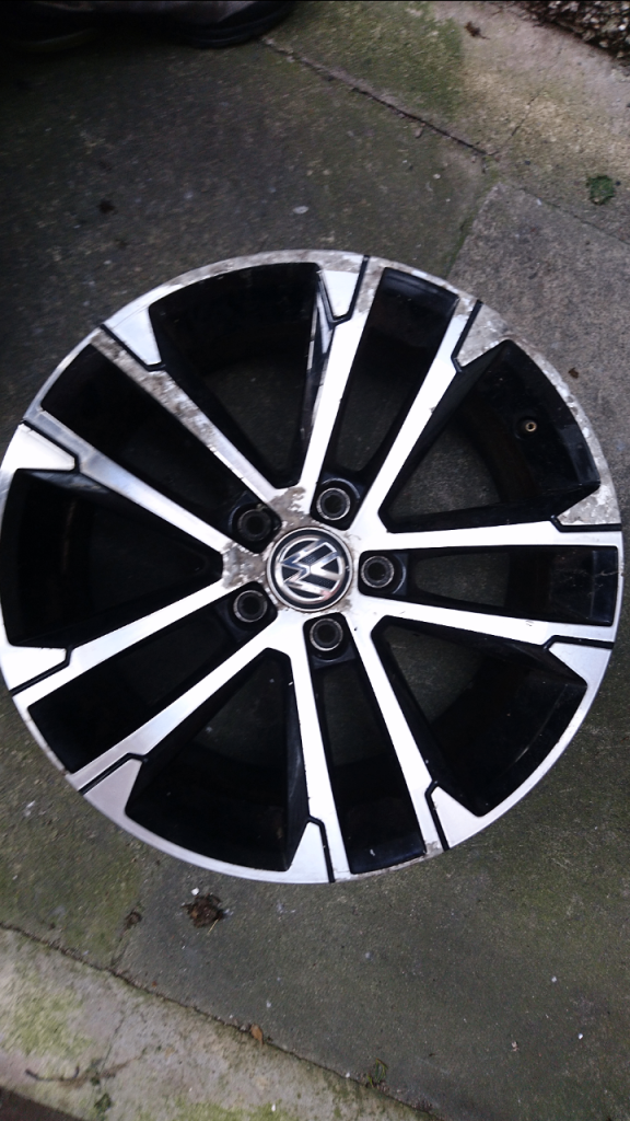 Vw golf r line 17" Alloy wheel 