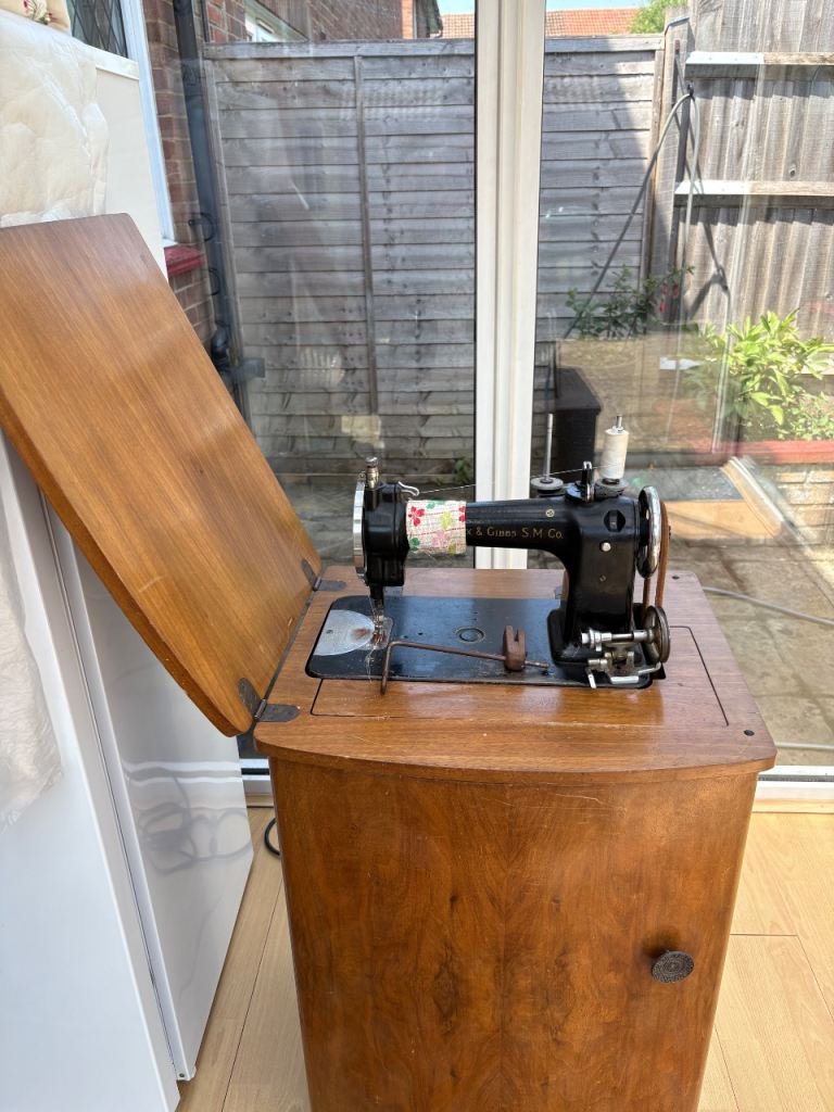 Sewing machine and original cabinet 