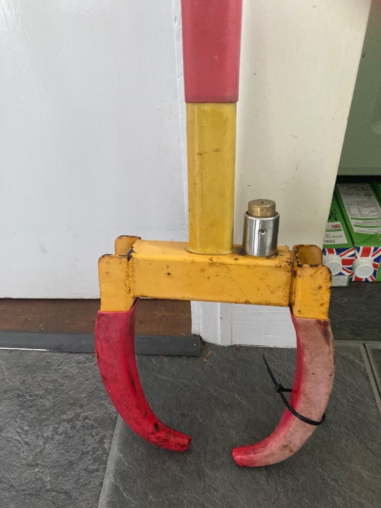 Caravan/trailer lock
