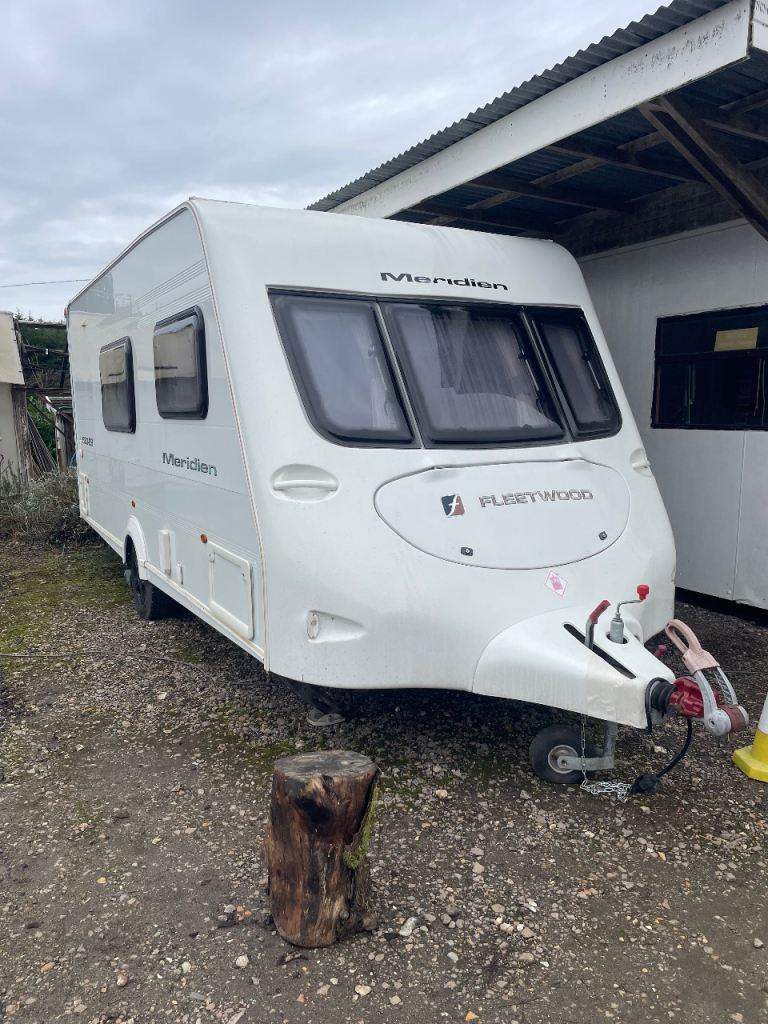 Fleetwood Meridien End Wash Room 2009 Caravan 4 Berth Fitted Motor Mover & Air Awning.
