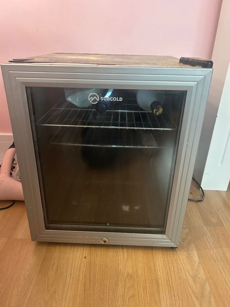 Mini fridge 