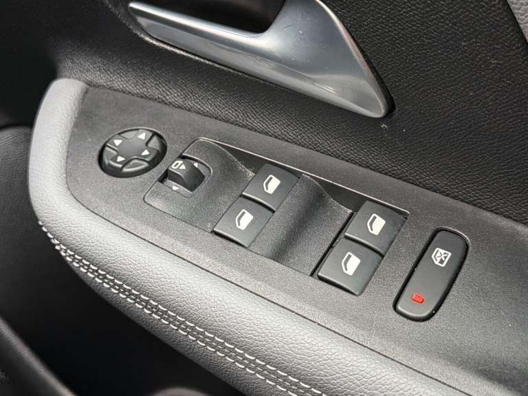 2022 Vauxhall Mokka Electric 50kWh Elite Premium SUV 5dr Electric Auto (136 ps) HATCHBACK Electri...