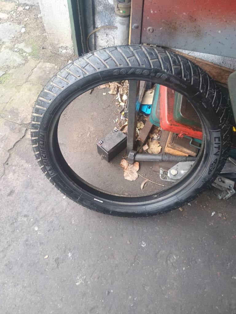 Motorbike and scooter tyres 