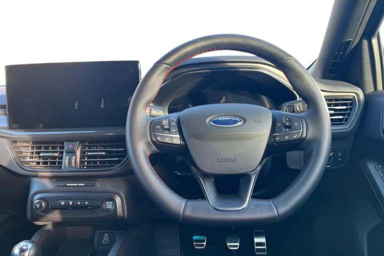 2024 Ford Focus ST-LINE X | Heated Seats/Wheel | B+O Audio | Sync 4 Touchscreen Navigation  Hatch...