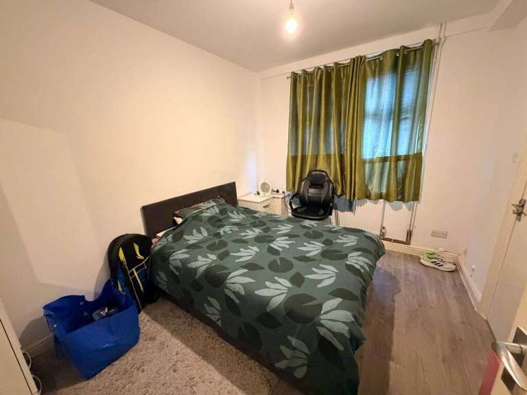 Spacious Double Room for rent in Kettering-Ensuite and all bills included