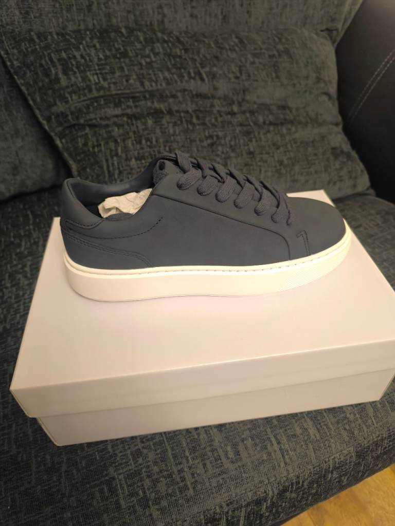 Closure London size 7 new