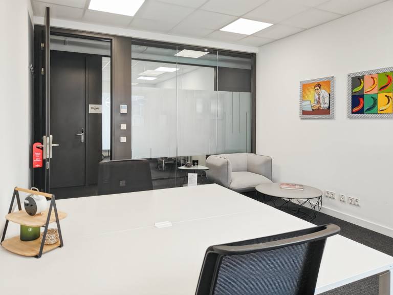 Stockport - SK3 0BY \ Ready-to-Use Private Office for 2 Workstations