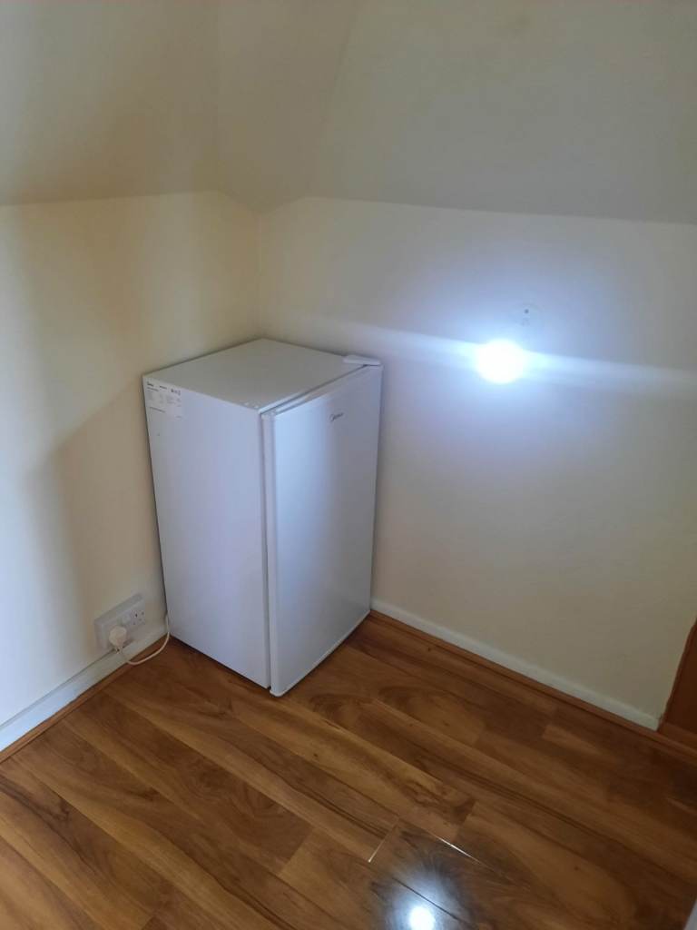 ONE DOUBLE ROOM FOR RENT