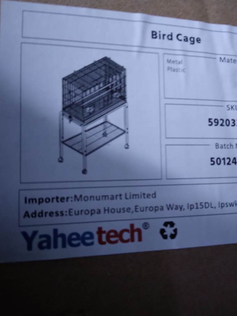 BRAND NEW IN BOX LARGE BIRD CAGE  COST £80 NO LONGER NEEDED ONLY £20