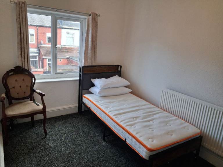 ROOM for rent ALL BILLS PAID. CHEETHAM HILL