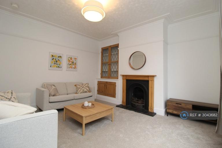 2 bedroom house in Vesper Terrace, Leeds, LS5 (2 bed) (#3043682)