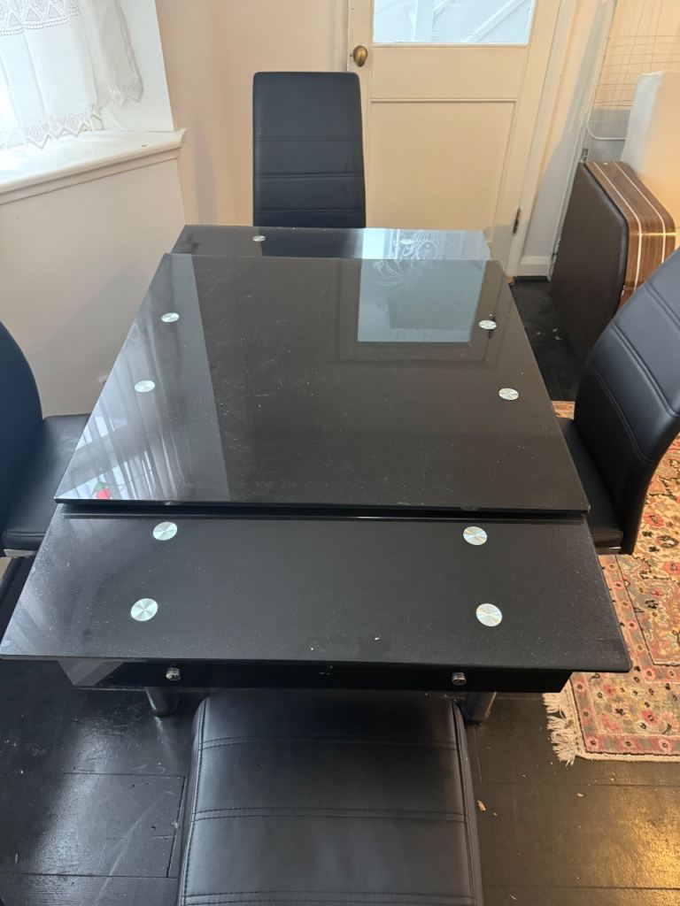 4 seater dining table 