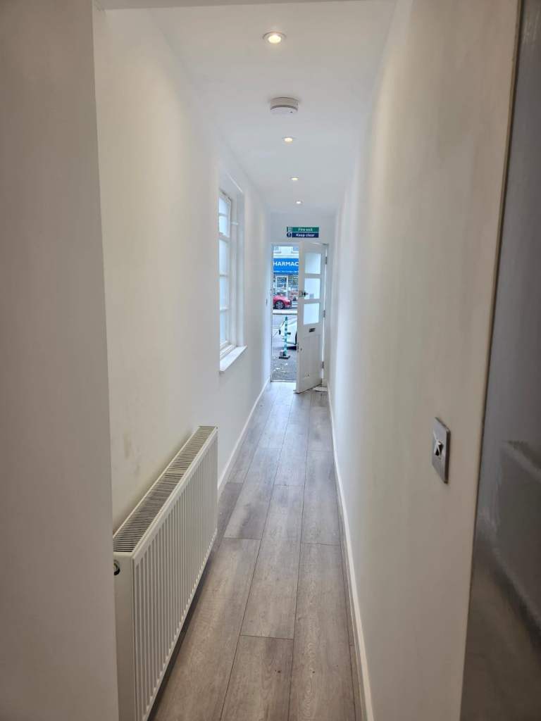 Amazing flat with two rooms , ideal to use as a live in work space, Ready now