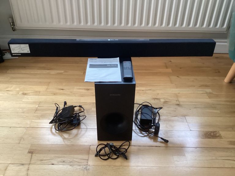 SAMSUNG HW-K360 SOUND BAR AND SUBWOOFER