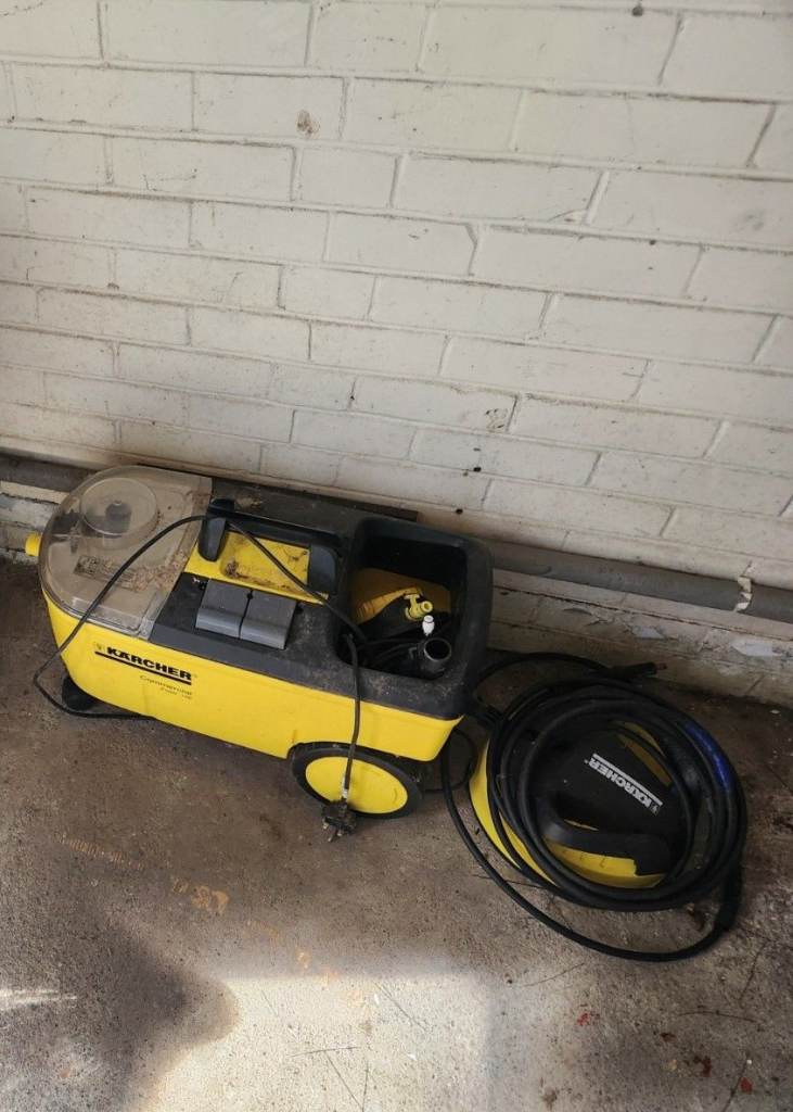 Karcher Professional Puzzi 100 Carpet & Upholstery Cleaner + Accessory Kit