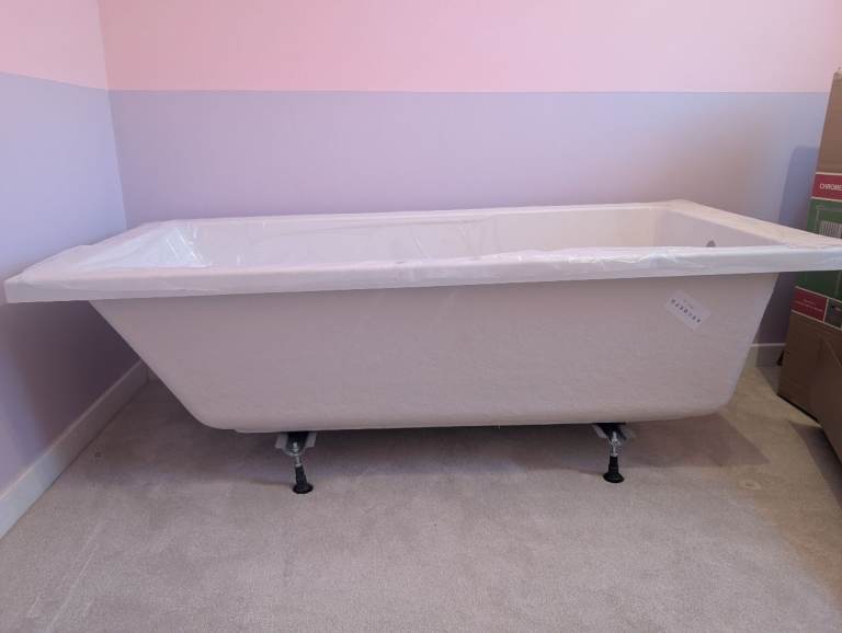 Brand New Carron Quantum SE Bath 1700x800