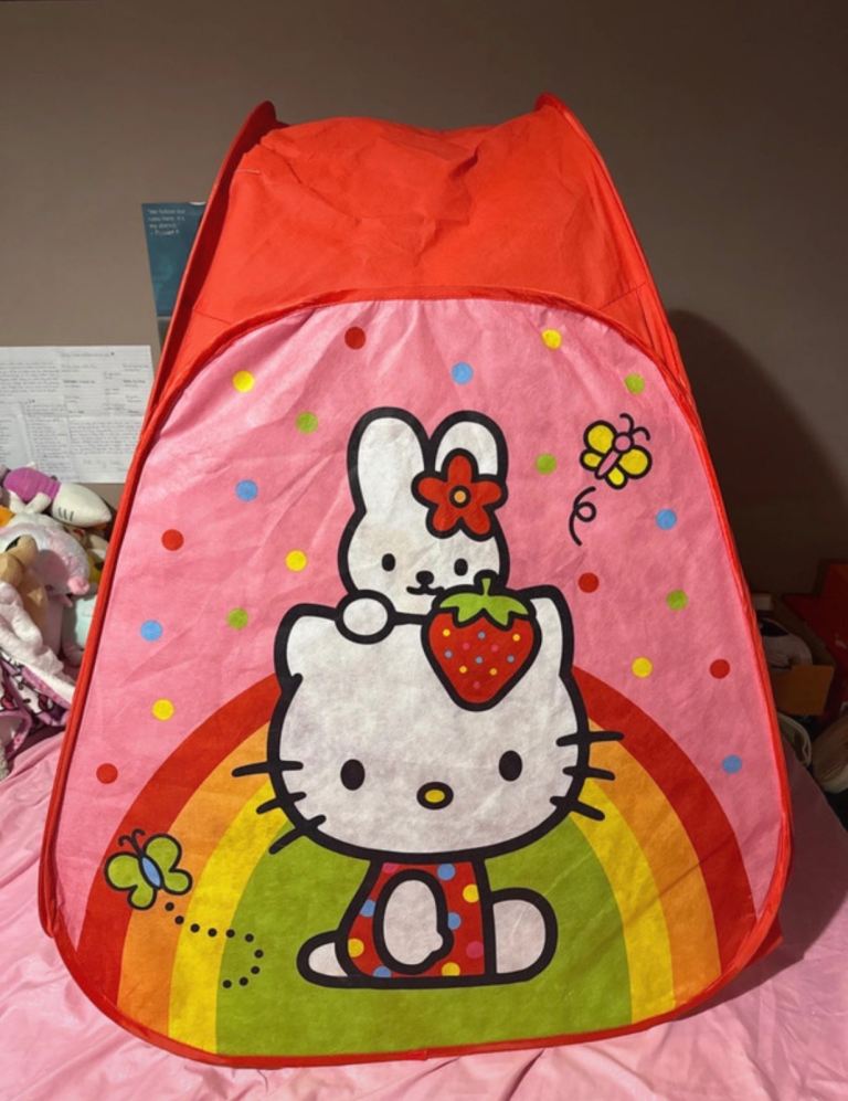 Hello kitty pink play tent