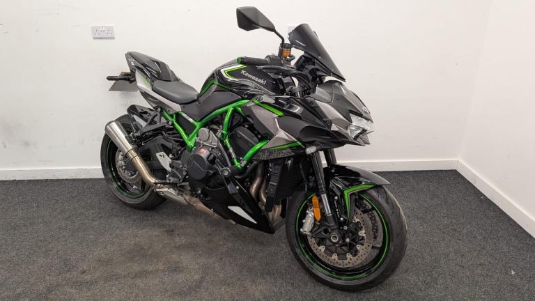 KAWASAKI ZH2 ** 12 MONTHS MOT - QUICK SHIFT - SCORPION RED POWER EXHAUST **
