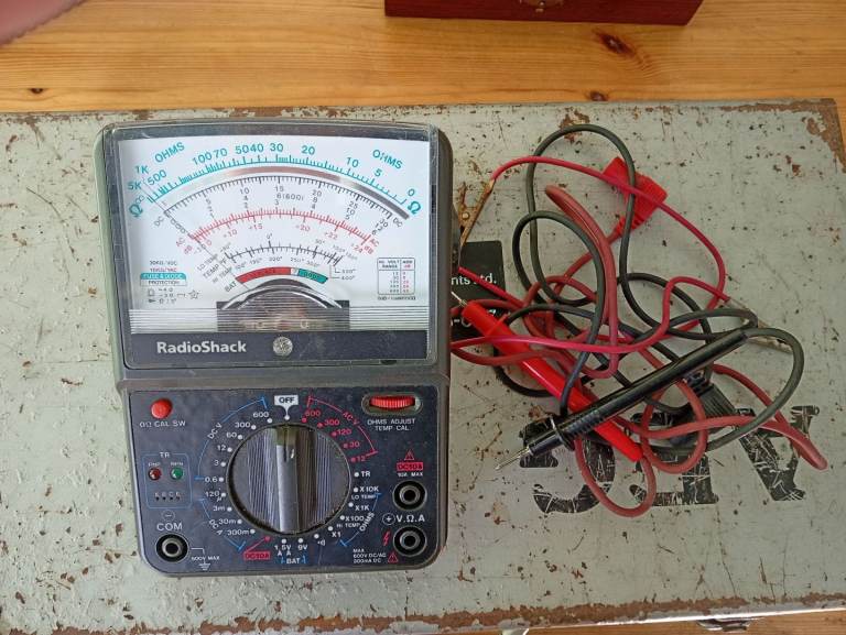 RadioShack Analogue Multimeter with Leads – Good Condition
