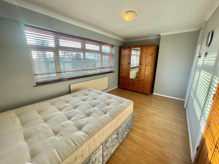 2 Bedroom Split Level Apartment - Vanbrough Crescent, Northolt, UB5 5JN