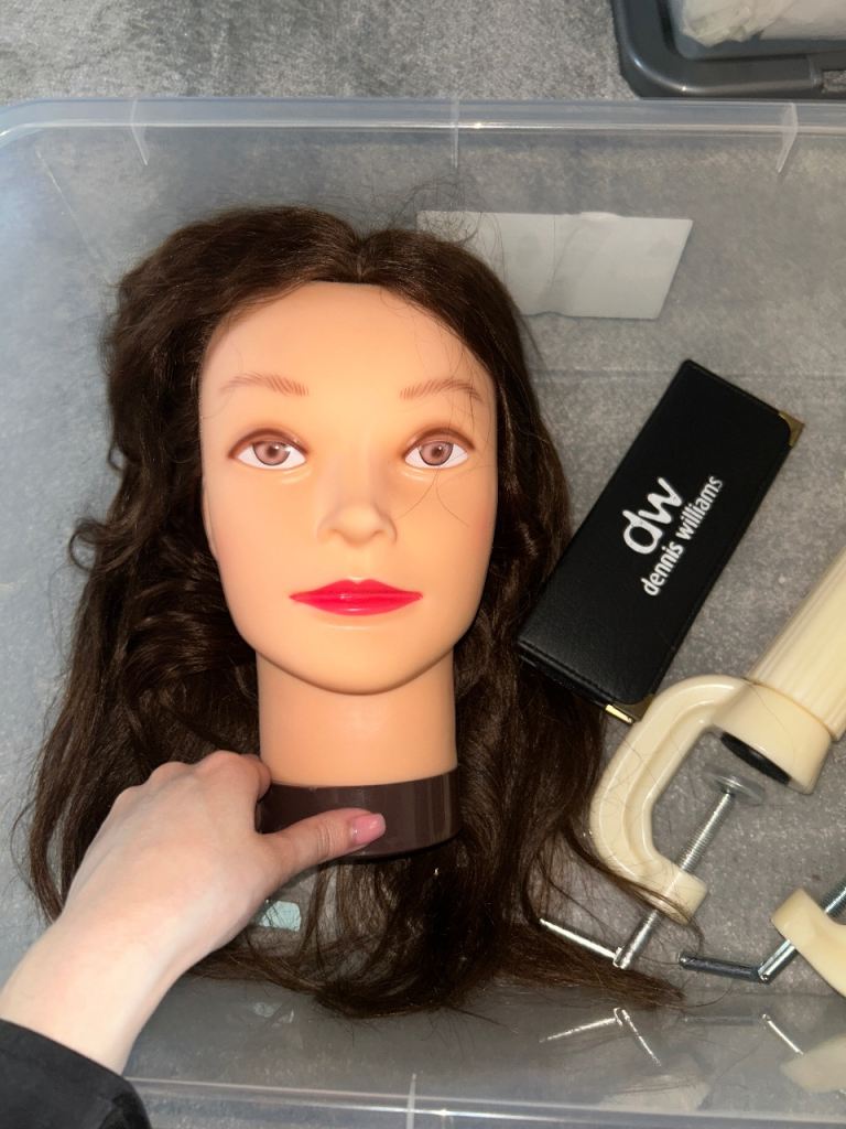 Hairdressing head with stand and scissors 
