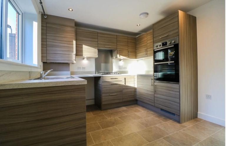 FURNISHED 4 BED SEMI-DETACHED HOUSE | BILLS INCLUDED | AVAILABLE FEB