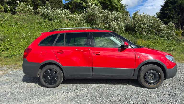 Skoda Fabia Estate Scout-trim, 2012 Manual 1.6D (Cheap because door needs replacing)