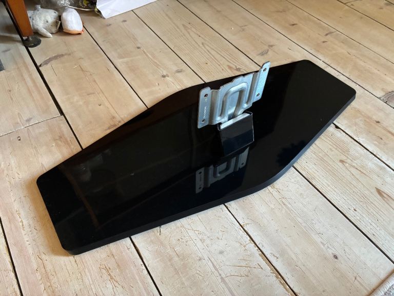 Base for large Samsung TV. TV Stand