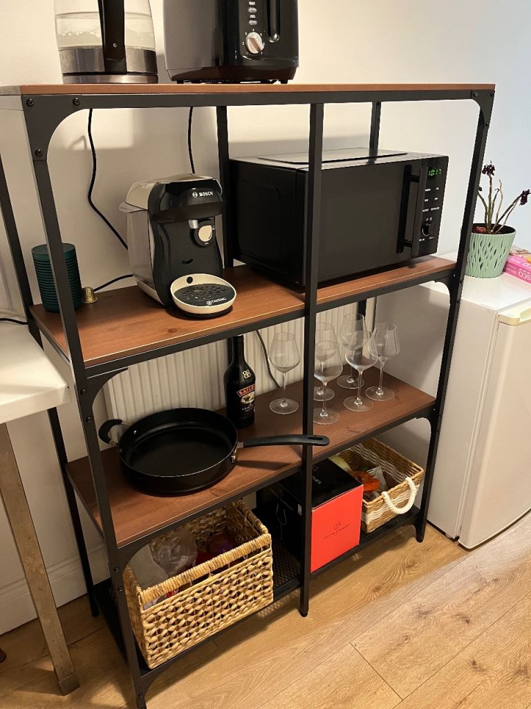 shelving unit