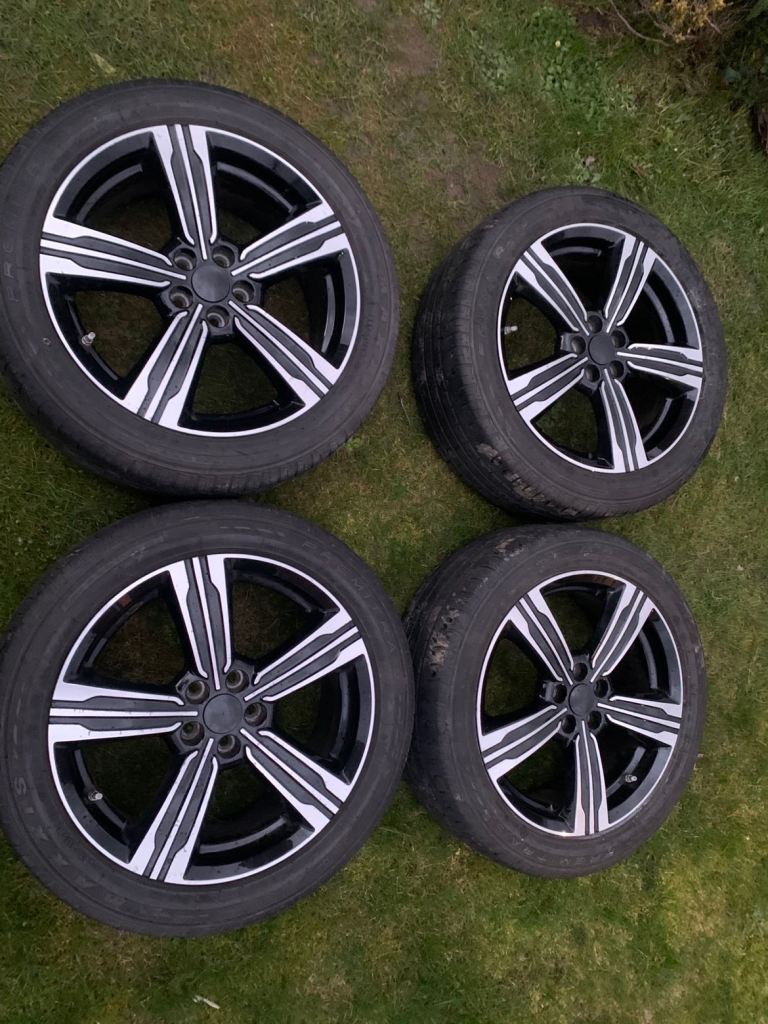 Custom alloys and tyres 