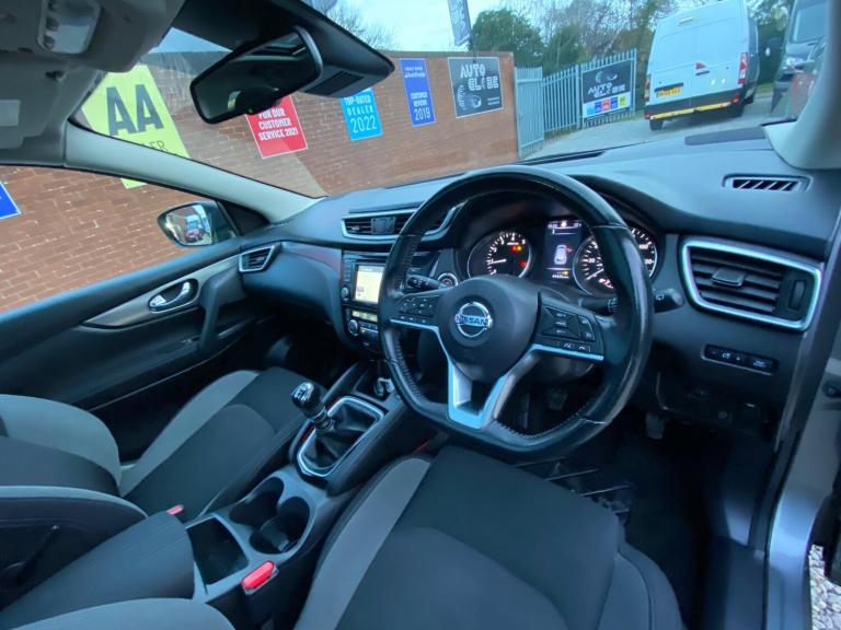 2018 Nissan Qashqai 1.2 DiG-T N-Connecta 5dr HATCHBACK PETROL Manual