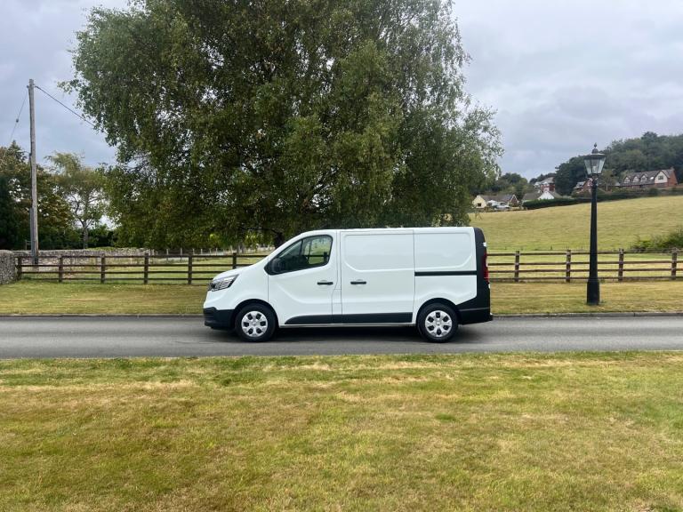 RENAULT TRAFIC SL28 2.0 BLUE DCI 130PS BUSINESS L1H1 SWB VAN 72 REG 66,100 MILES
