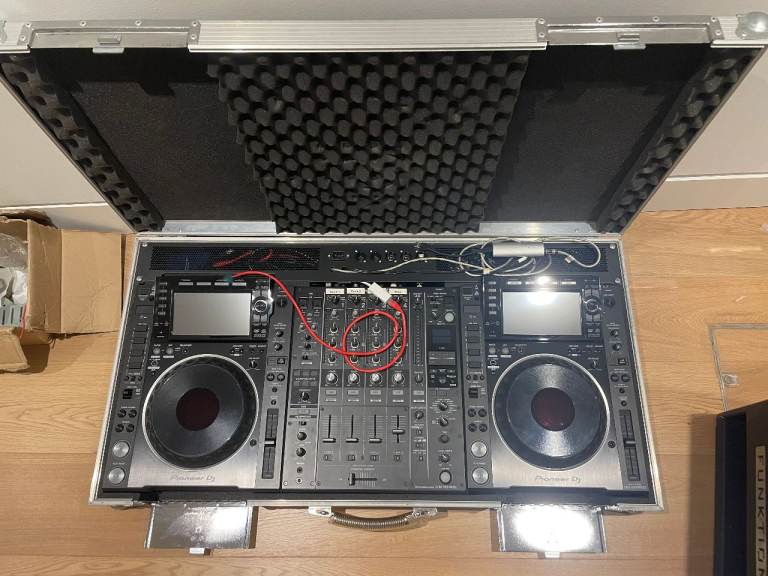 Pioneer DJ Club Setup – 2x CDJ-2000NXS2 + DJM-900NXS2 – Flight Case Included