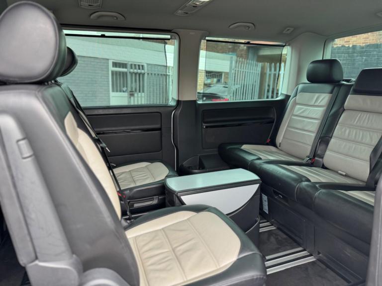 2016 Volkswagen Caravelle 2.0 TDI BlueMotion Tech 204 Executive 5dr DSG MPV DIESEL Automatic