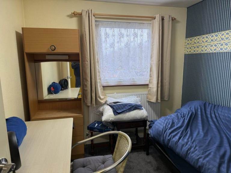 Single (420) double (490) room available near Warwick university with parking