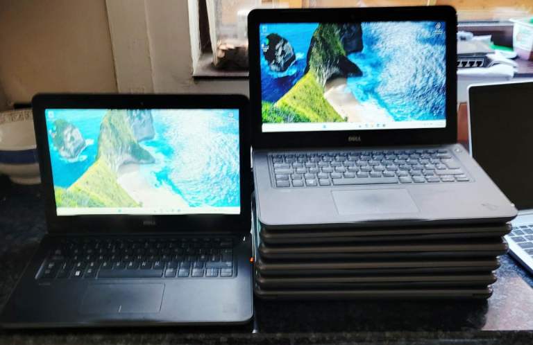 Dell laptop Windows 11 *clearance offer* £50 each