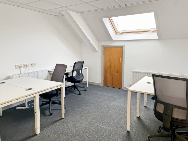 Coleraine - BT51 3DR \ Find Office Space with 5 Desks