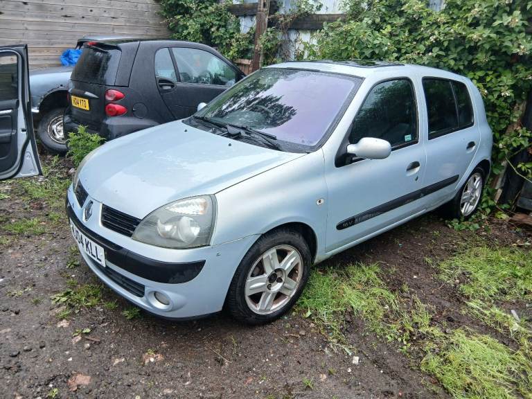 Renault Clio mk2 1.2 petrol 2004 sliver Breaking 