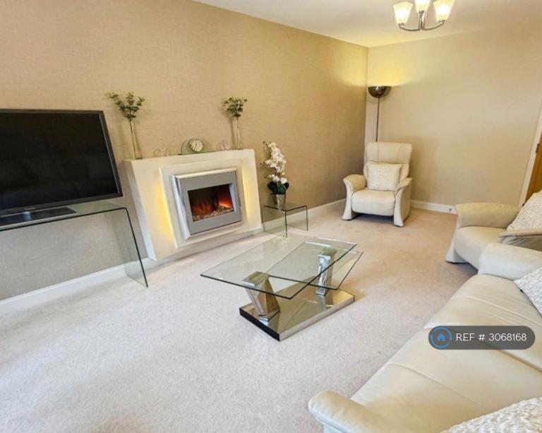 1 bedroom flat in Edgbaston, Birmingham, B15 (1 bed) (#3068168)