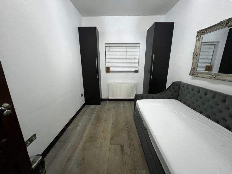 Large Double Room with Private Bathroom to Rent  | Bills Included | Parking | Garden | IG1 1HX