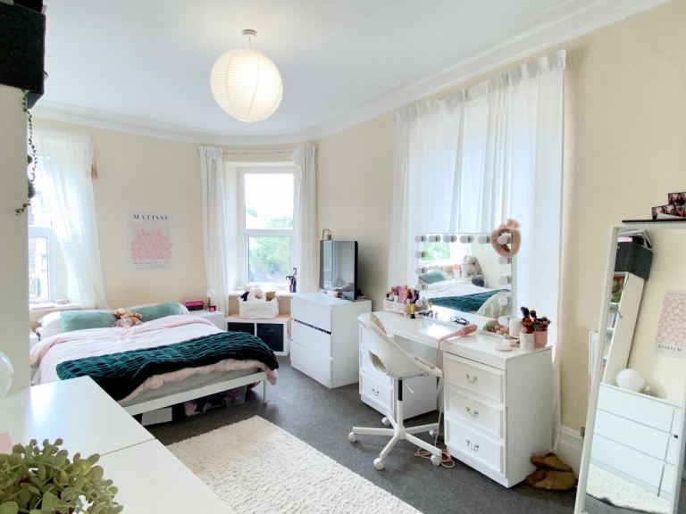 Extremely spacious and bright 4 bedroom house for rent in Downend area
