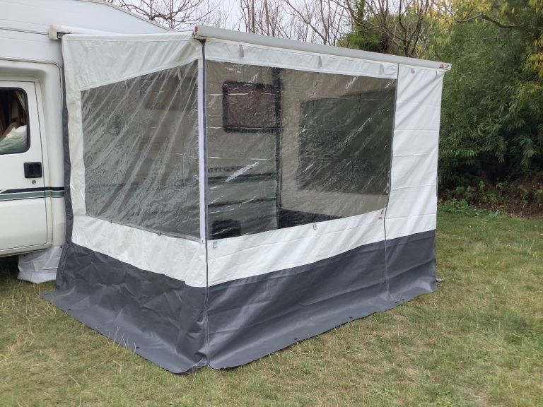 Fiamma privacy awning