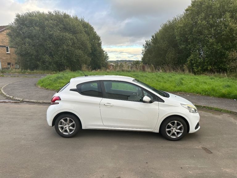 Peugeot, 208,  £20 year tax ,Hatchback, 2016, Manual, 1199 (cc), 3 doors
