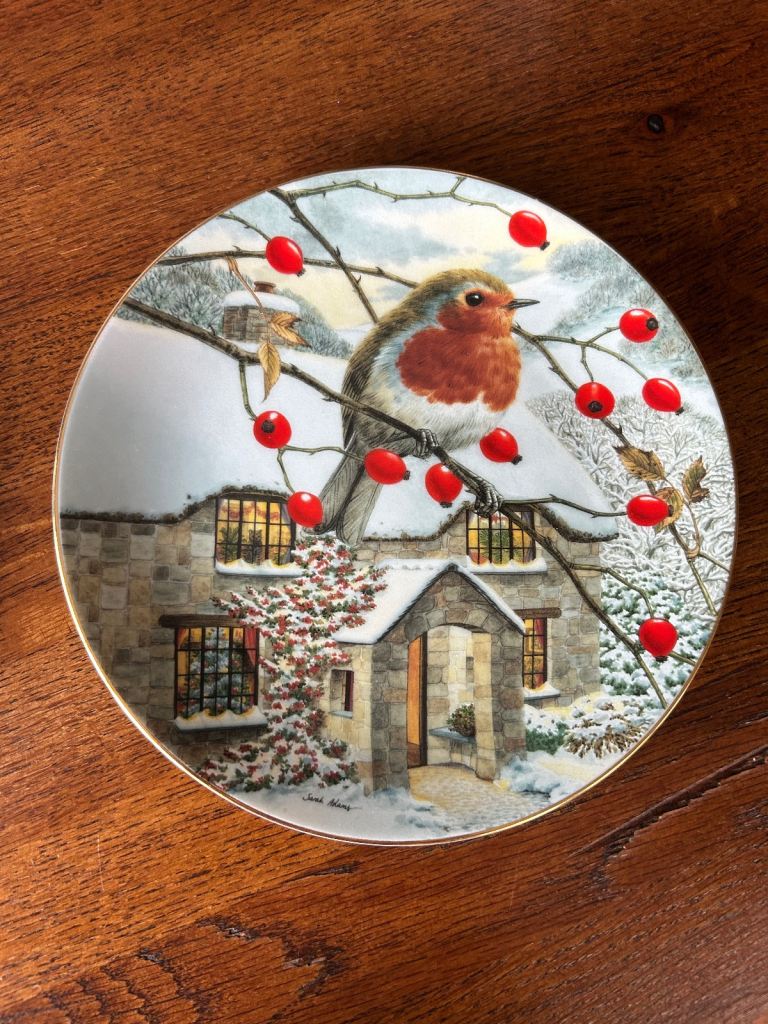 Set of 4 Christmas themed plates
